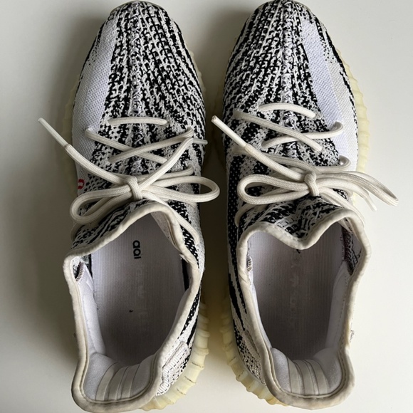 Size 10.5 - adidas Yeezy Boost 350 V2 Low Zebra Non Reflective - Picture 5 of 8